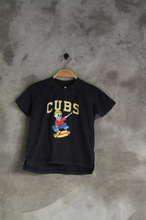 CUBS SKATE CREW TEE